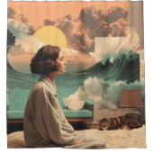 Surrealistisch interieur met vrouw en kat douchegordijn (Voorkant)