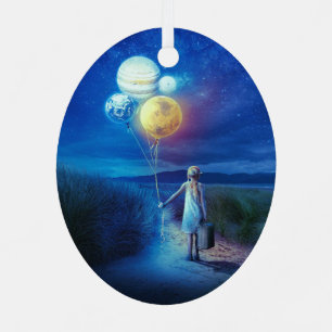 Surrealistisch klein meisje dat naar andere wereld metalen ornament