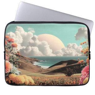 Surrealistisch kustlandschap met bloemen en wolken laptop sleeve