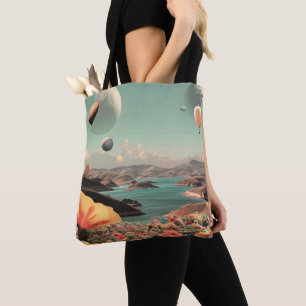 Surrealistisch landschap met luchtballonnen en maa tote bag