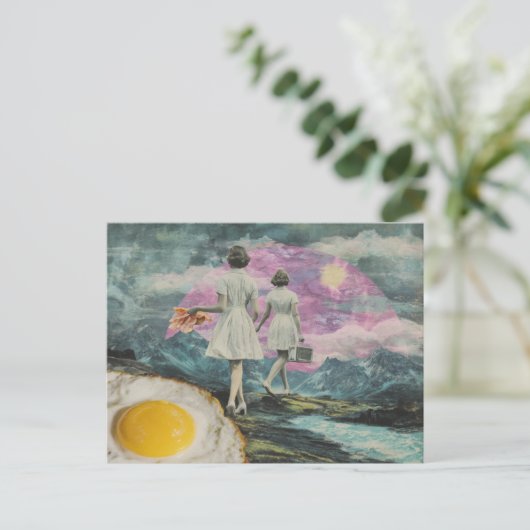 Surrealistisch ontbijt vrouw met spek en eieren briefkaart (Staand voorkant)