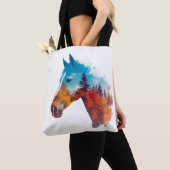 Surrealistisch paard in het herfstbos tote bag (Dichtbij)