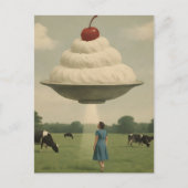 Surrealistisch UFO-dessert in een melkweide Briefkaart (Voorkant)