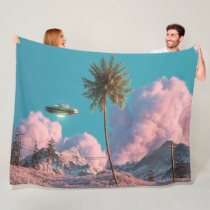 Surrealistisch UFO- en palmbomen berglandschap Fleece Deken