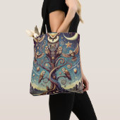 surrealistisch uilbos tote bag (Dichtbij)