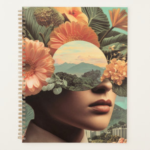 Surrealistisch vrouwenportret met bloemenelementen planner