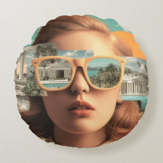 Surrealistisch vrouwenportret met retro zonnebril rond kussen