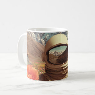 Surrealistische astronaut in bloemenveld koffiemok