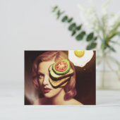 Surrealistische avocado toast en ei ontbijt briefkaart (Staand voorkant)