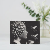Surrealistische Bloem Hoofd Vrouw en Bijen Briefkaart (Staand voorkant)