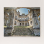 Surrealistische Fantasie Verlaten Franse Chateau B Legpuzzel<br><div class="desc">Fantasy exterieur droomlandschap met verlaten Franse chateau binnenplaats in staat van verval,  met stenen trappen,  bogen en  buitenkant.</div>