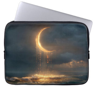 SURREALISTISCHE GOUDEN HALVE MAAN BOVEN DE OCEAAN LAPTOP SLEEVE