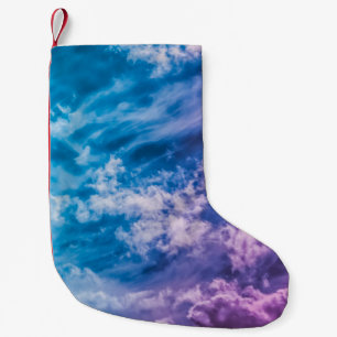 Surrealistische lucht, dromerige abstracte kunst. kleine kerstsok