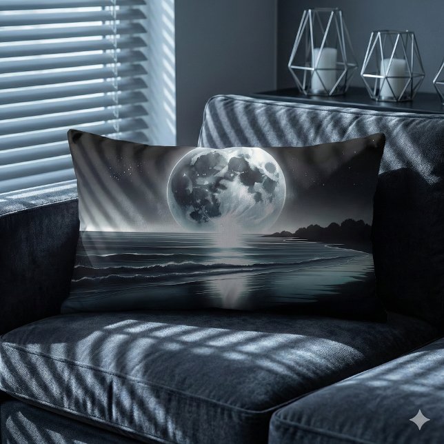 Surrealistische maanopkomst boven rustige oceaanku kussen (Surreal Moonrise Over Tranquil Ocean Shore Lumbar Pillow Mockup B)