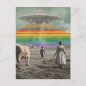Surrealistische Rainbow UFO boven de Koe Briefkaart (Voorkant)