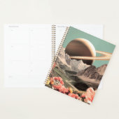 Surrealistische Saturnus boven bergvallei Planner (Display)