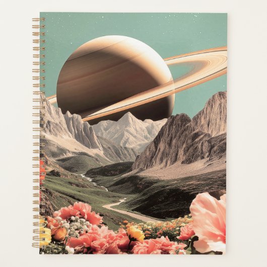 Surrealistische Saturnus boven bergvallei Planner (Voorkant)