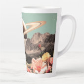 Surrealistische Saturnus boven Mountain Valley Latte Mok (Rechts)