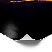 Surrealistische scène met liefdevol paar dat op he perfect poster (Hoek)