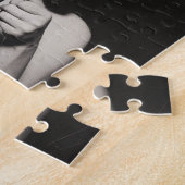 Surrealistische toast met een ei vrouw met koffie legpuzzel (Zijkant)