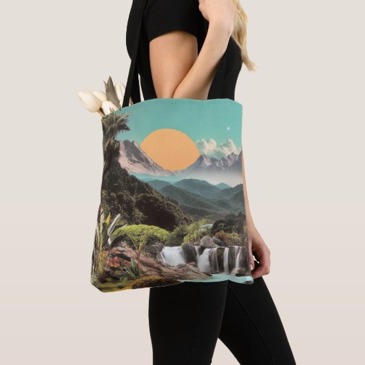 Surrealistische Tropische Vallei Met Watervallen Tote Bag (Dichtbij)