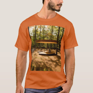 Surrealistische Urban Forest: een eerbetoon aan Ja T-shirt