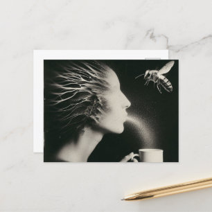 Surrealistische vrouw en Bee Morning Koffie Zwart  Briefkaart