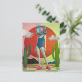 Surrealistische vrouw in badpak met tv op haar hoo briefkaart (Staand voorkant)