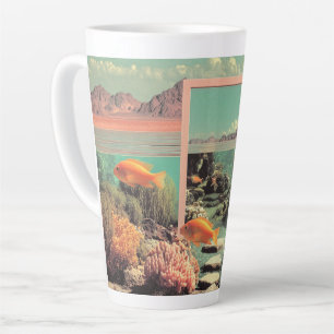 Surrealistische woestijn-oceaan met deur latte mok