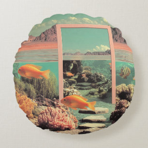 Surrealistische woestijn oceaan met deur rond kussen
