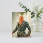 Surrealistische wortel in een pak briefkaart (Staand voorkant)