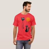 Surrealistische zwarte katten in een dromerig land t-shirt (Voorkant volledig)