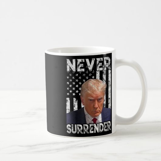 Surrender Trump Mok Shot 2024 Amerikaanse vlag Vro (Rechts)