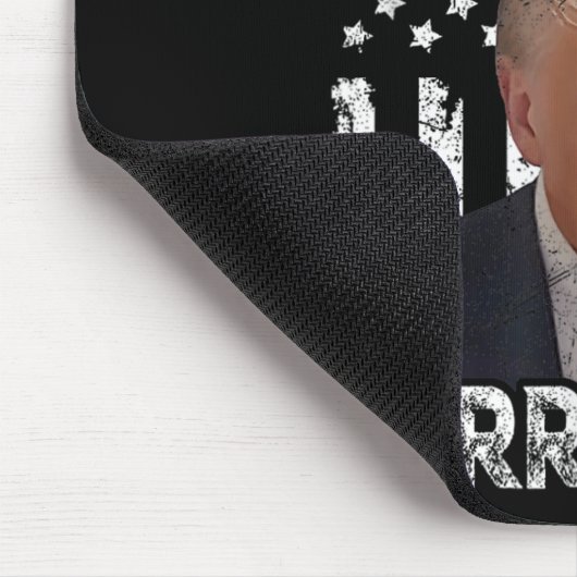 Surrender Trump Mok Shot 2024 Amerikaanse vlag Vro Muismat (Hoek)