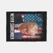 Surrender Trump Mok Shot 2024 President Amerikaans Fleece Deken (Voorkant (Horizontaal))
