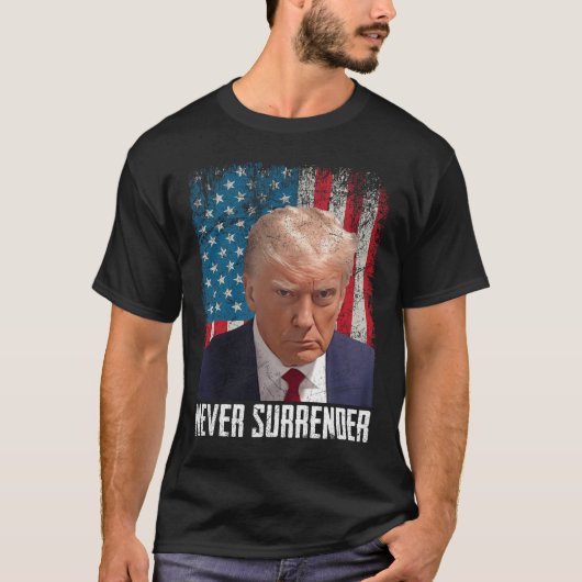 Surrender Trump Mok Shot 2024 President Amerikaans T-shirt (Voorkant)