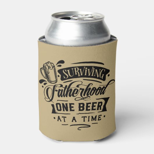 Surviving Fatherhood Een Bier per Tijd Blikjeskoeler (Blikje Voorkant)