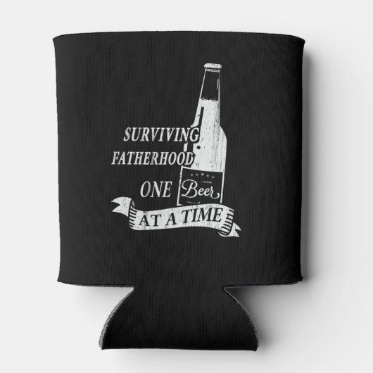 Surviving Fatherhood een biertje tegelijk benauwd Blikjeskoeler (Achterkant)