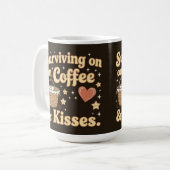 Surviving on coffee and kisses koffiemok (Voorkant links)