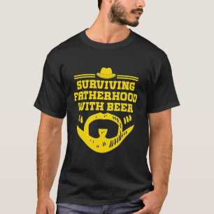 Surviving vaderschap met bier Drink vader drinken T-shirt