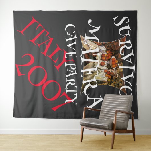 SURVIVOR MATERA CAVE PARTY WIJNMIXER WANDKLEED (In Situ (horizontaal))