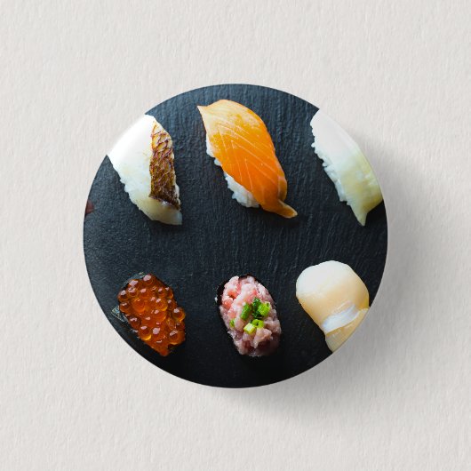 Sushi Beauty on Leaf – SUSHIMI Button Badge (Voorkant)