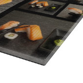 Sushi-collectie op zwarte achtergrond snijplank (Hoek)
