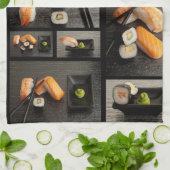 Sushi-collectie op zwarte achtergrond theedoek (Gevouwen)