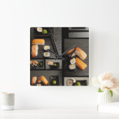 Sushi-collectie op zwarte achtergrond vierkante klok (Huis)