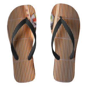 Sushi en houten stokjes teenslippers