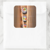 Sushi en houten stokjes vierkante sticker (Tas)