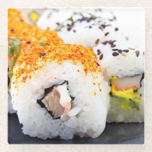 Sushi op een bord glazen onderzetter (Voorkant)