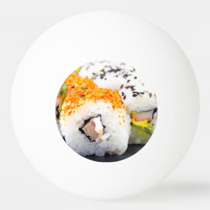 Sushi op een bord pingpongbal