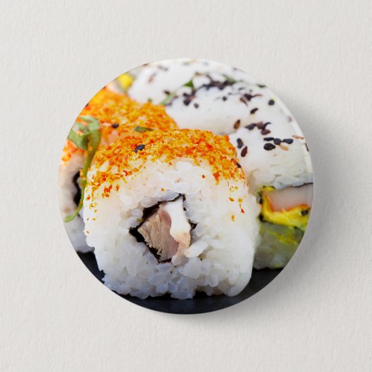 Sushi op een bord ronde button 5,7 cm (Voorkant)